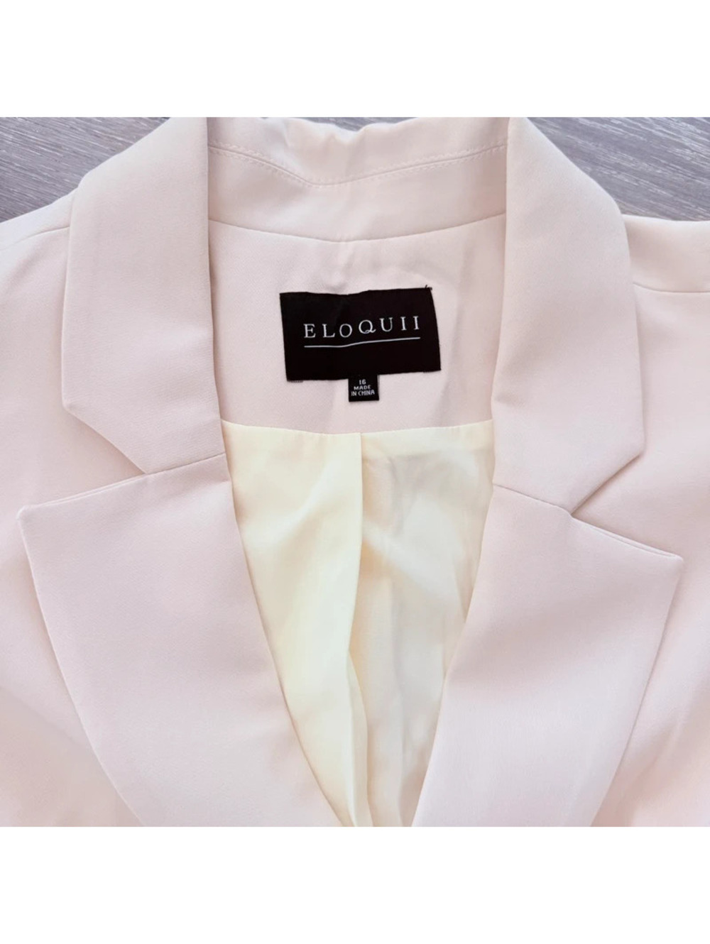 Eloquii cream short flutter short sleeve blazer - Picture 2 of 5